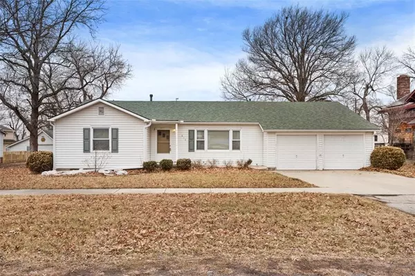 610 S Maple ST, Wellsville, KS 66092