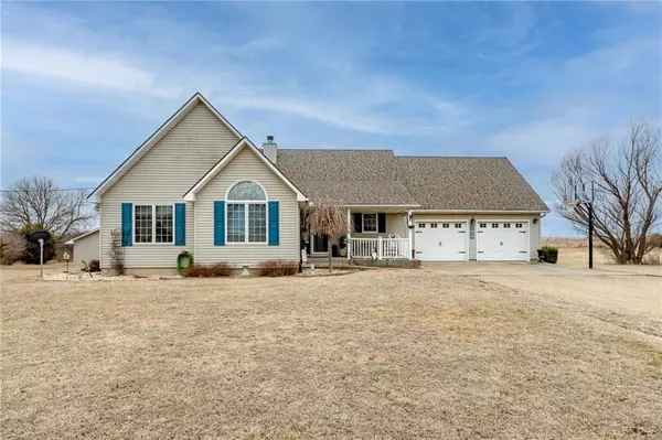 17629 K-16 HWY, Mclouth, KS 66054