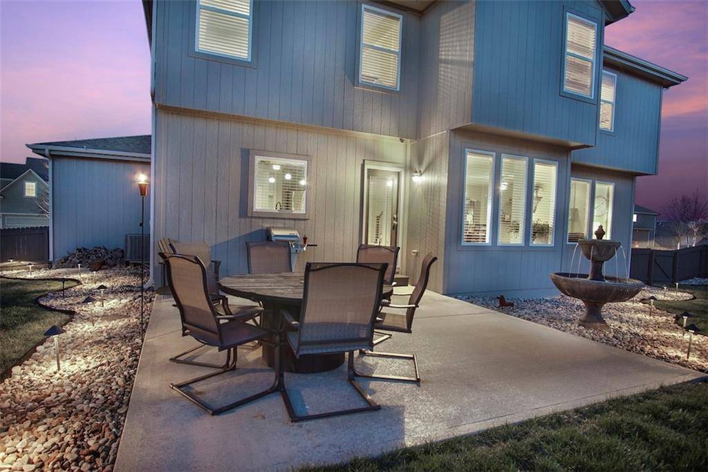Shawnee, KS 66226,5146 Meadow Height DR