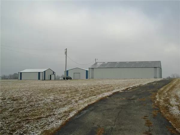 18694 Mclouth RD, Tonganoxie, KS 66086