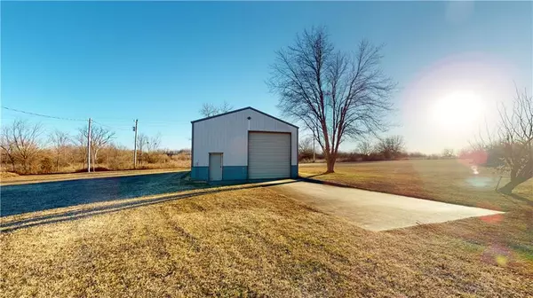 Nevada, MO 64772,17212 E Quantrill RD