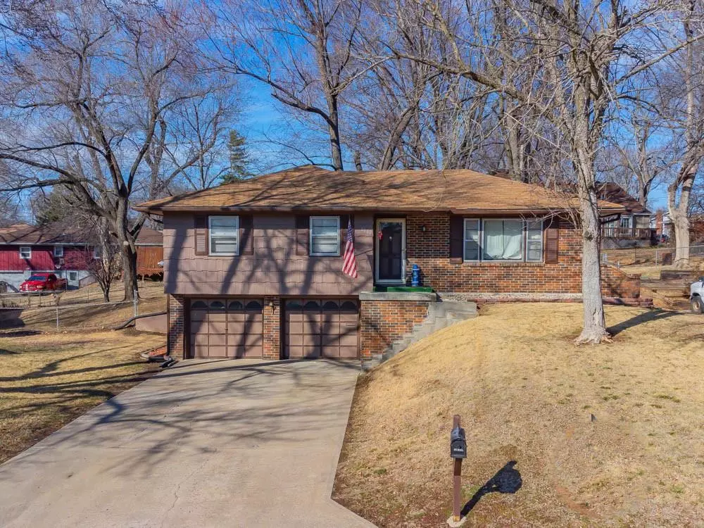 Kansas City, KS 66109,8022 Brookside CIR