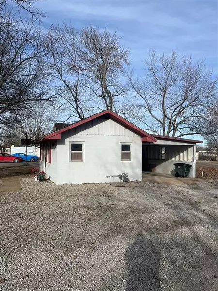 709 E South ST, Arma, KS 66712