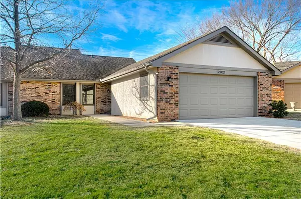 12021 W 120th TER, Overland Park, KS 66213