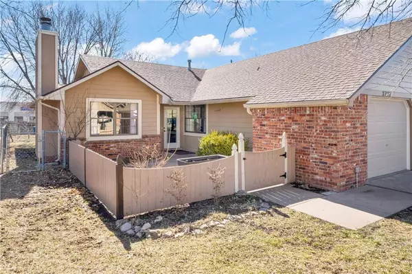 Lawrence, KS 66049,3717 Pinnacle CT