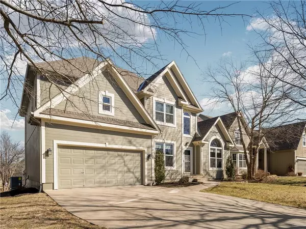 10115 Sunset DR, Lenexa, KS 66220