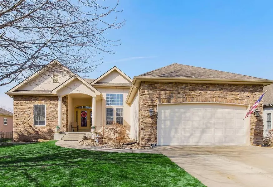 932 Oakmont DR, Lansing, KS 66043