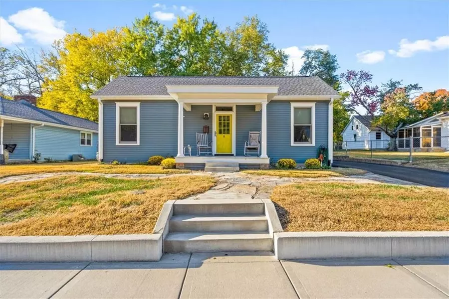 729 WASHINGTON ST, Weston, MO 64098