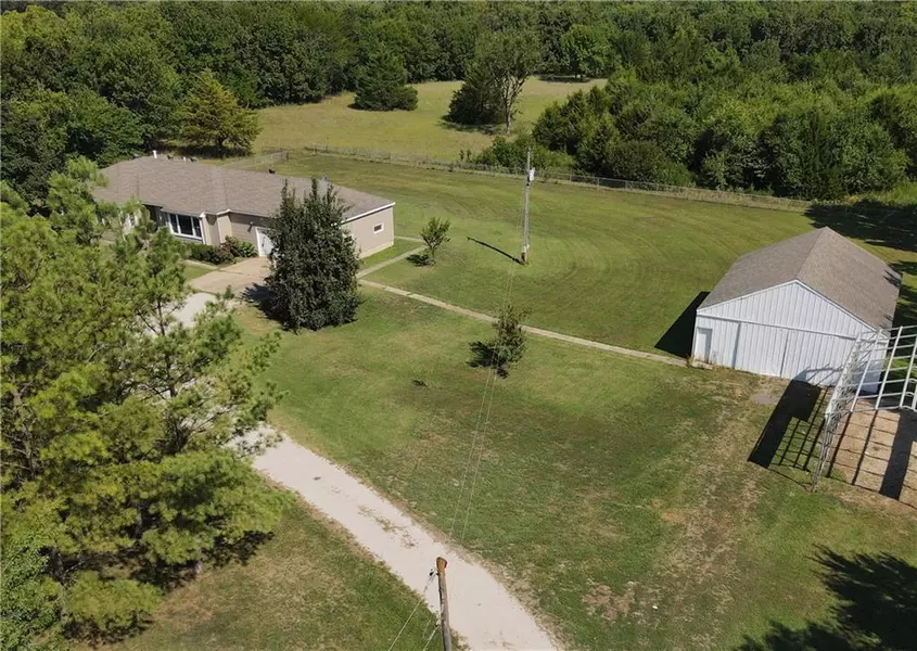 1817 Osage RD, Fort Scott, KS 66701