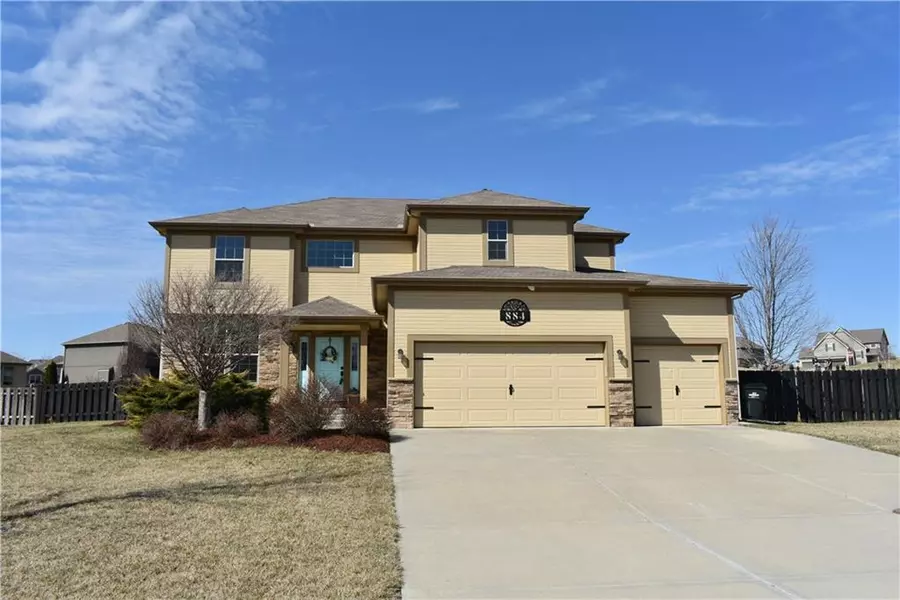 884 Clearview DR, Lansing, KS 66043