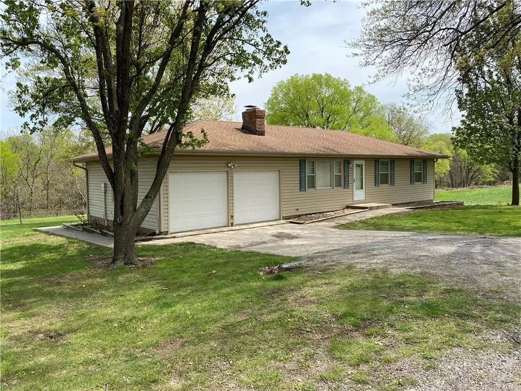 Tonganoxie, KS 66086,20162 235th ST