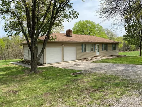 20162 235th ST, Tonganoxie, KS 66086