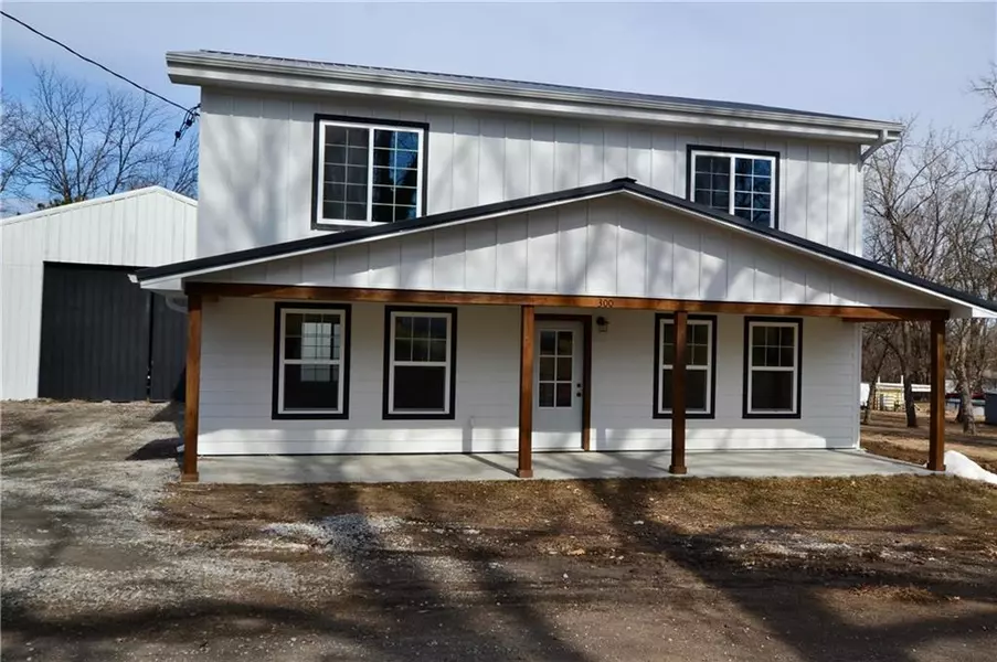 300 Locust ST, De Kalb, MO 64440