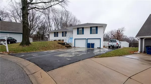 Blue Springs, MO 64015,1804 SW West View CIR