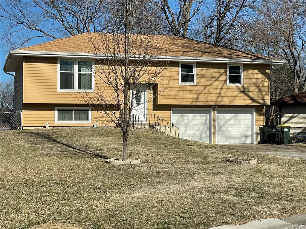 Lansing, KS 66043,153 Woodland RD