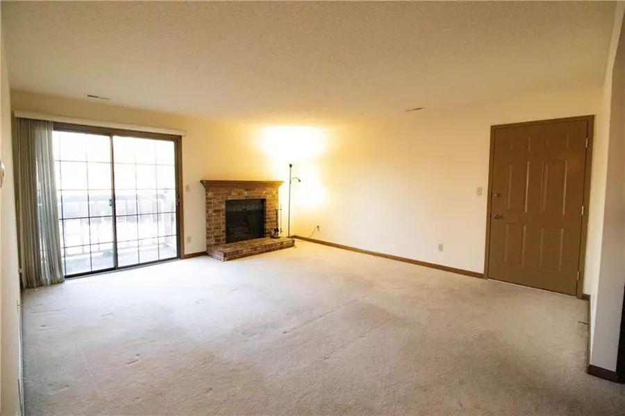 5633 SW foxcroft cir CIR #103, Topeka, KS 66614