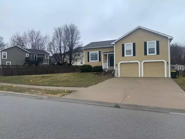 Lansing, KS 66043,706 Holiday DR