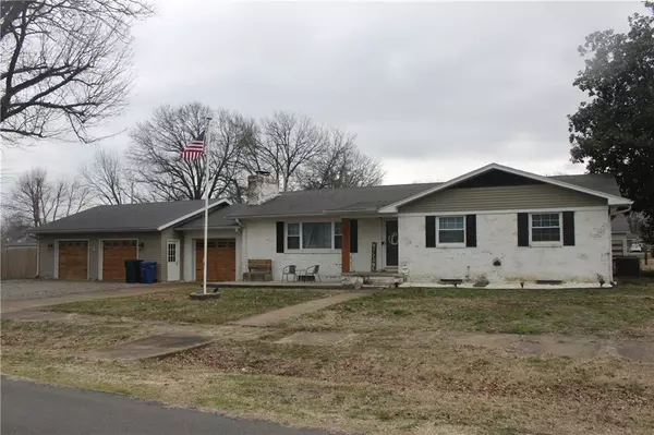 104 N Cherokee ST, Frontenac, KS 66763