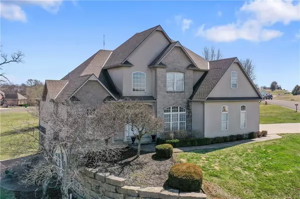 1005 Captain Merriman DR, Freeman, MO 64746