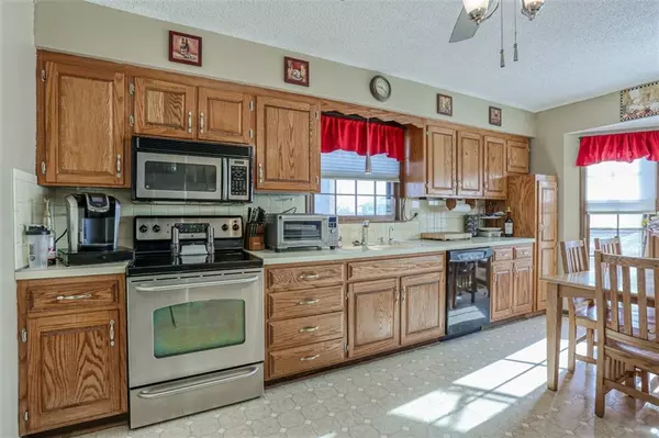 Blue Springs, MO 64014,608 SE Gingerbread LN