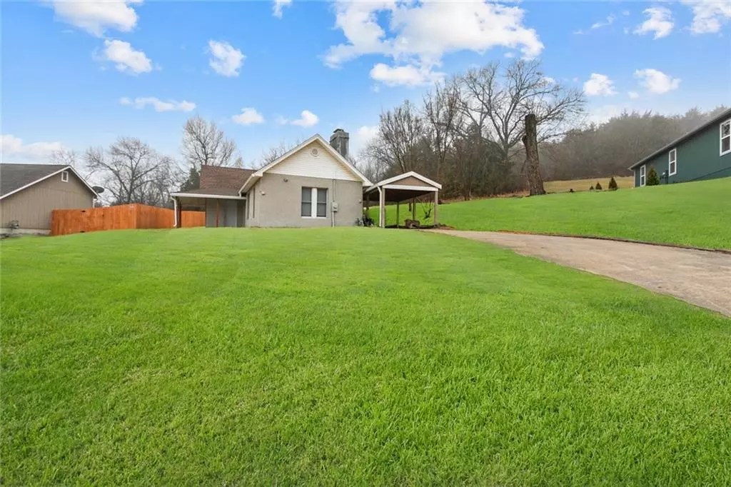 Tonganoxie, KS 66086,126 Twin Cedar ST