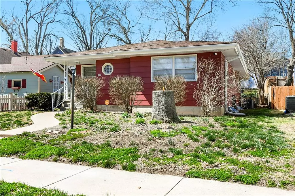 Leavenworth, KS 66048,922 4th AVE