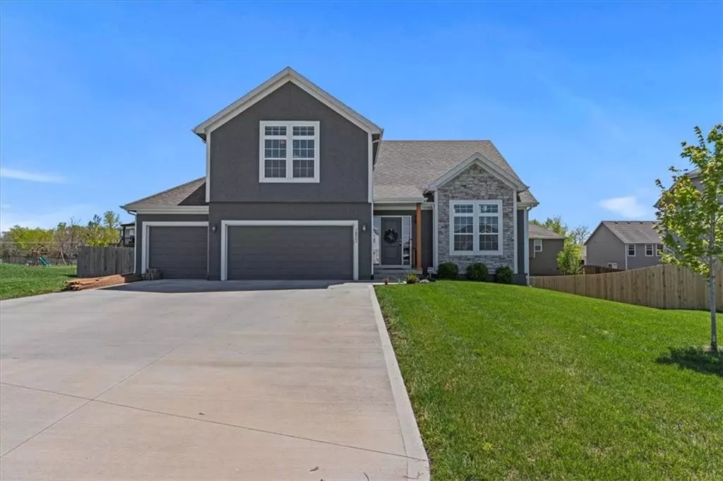 Tonganoxie, KS 66086,2802 E Locust CT