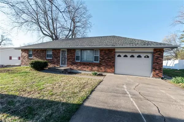 Cameron, MO 64429,210 Clifton DR