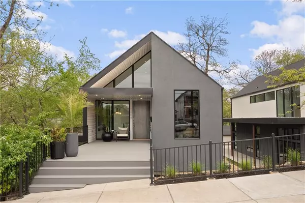 2008 Summit ST,  Kansas City,  MO 64108