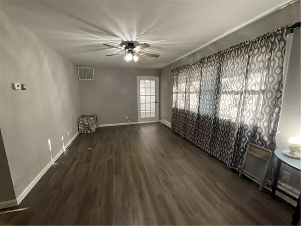 Pomona, KS 66076,126 Taylor ST