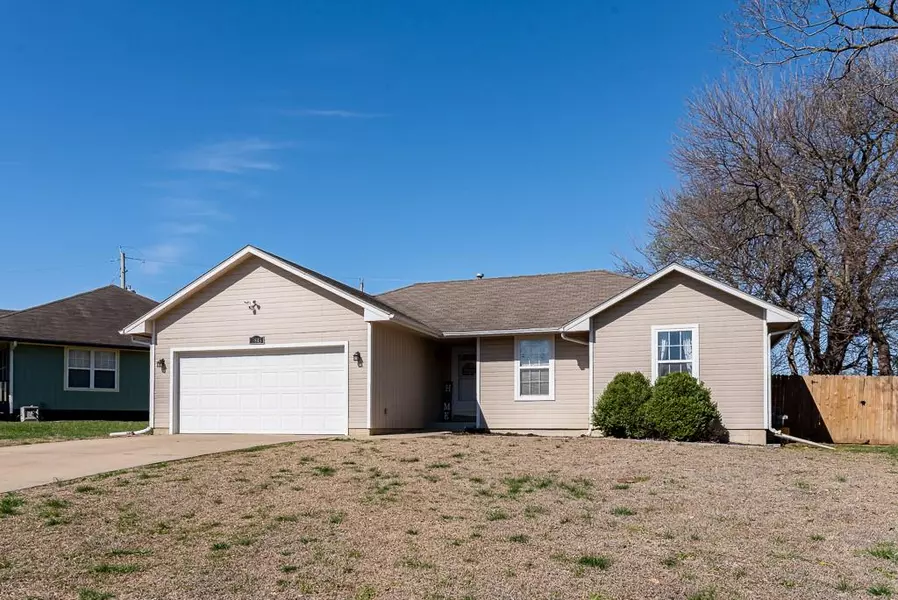 3843 Dondee LN, Topeka, KS 66618