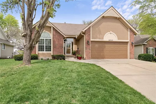 Leawood, KS 66224,13717 Pembroke CIR