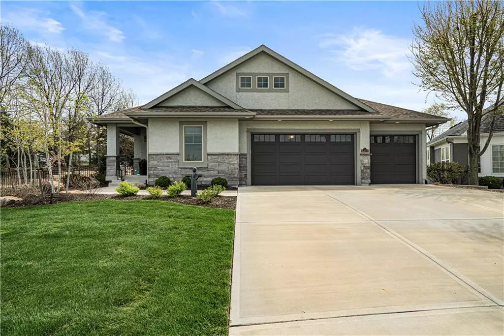 Parkville, MO 64152,6102 Double Eagle CT