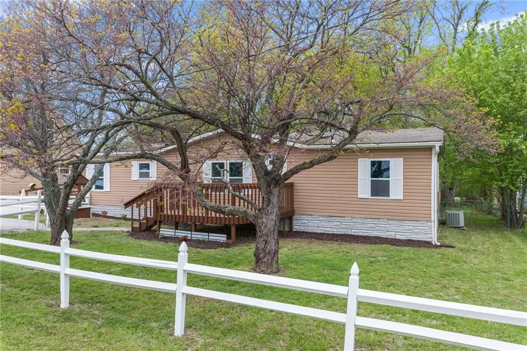 Linn Valley, KS 66040,61 Doepath LN