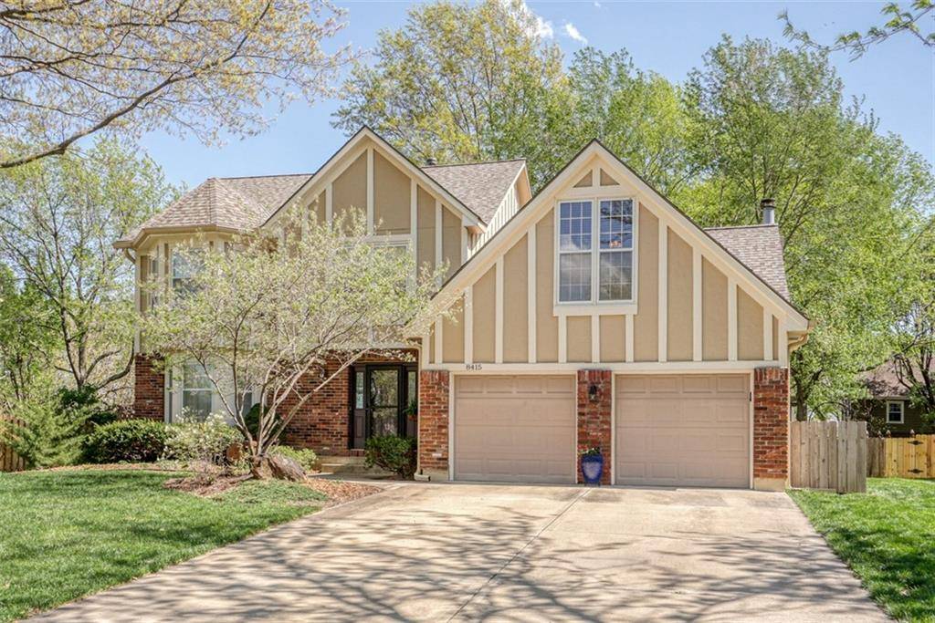 Lenexa, KS 66215,8415 Greenwood CIR