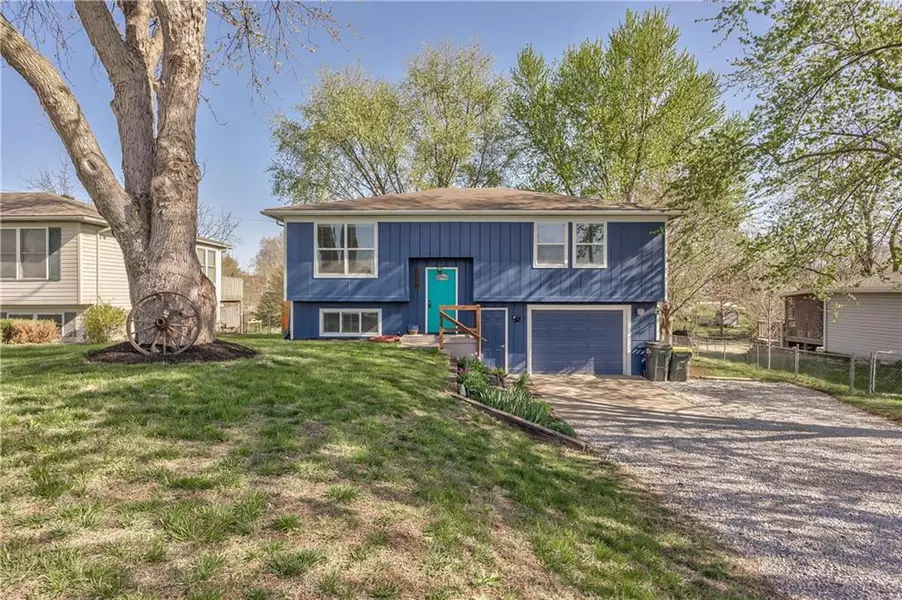 209 E Mary ST, Lansing, KS 66043