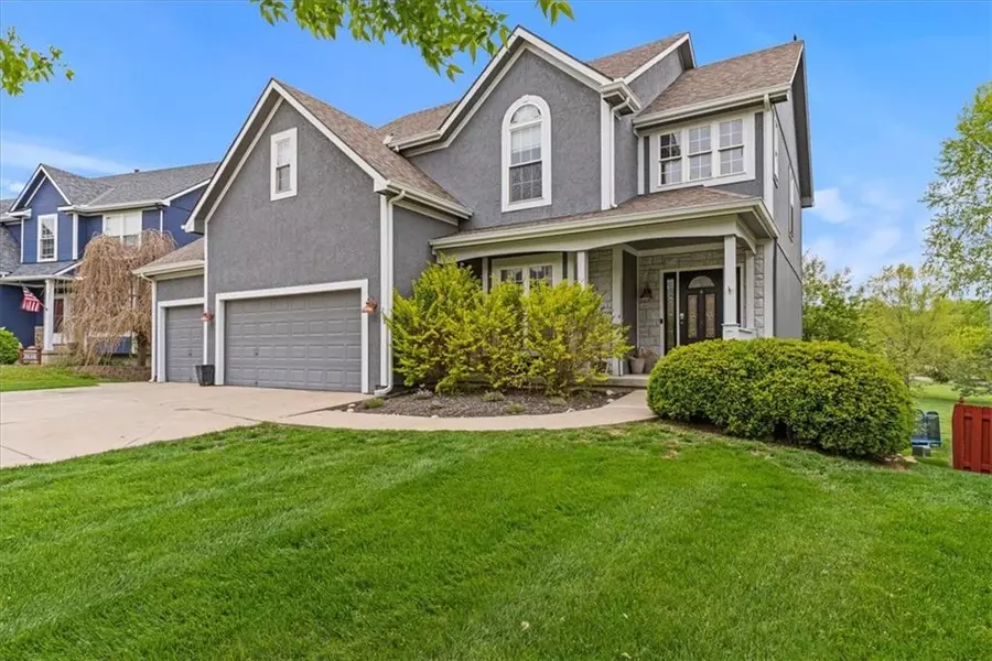 298 Ash LN, Lansing, KS 66043