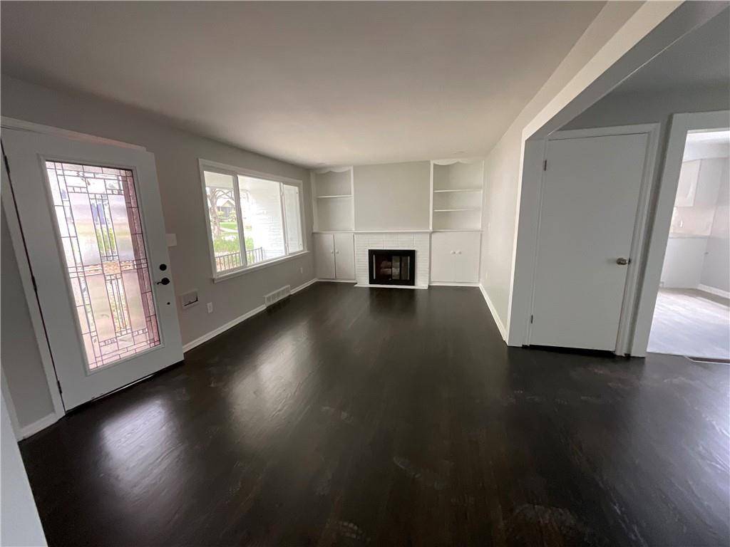 7631 Grand AVE, Kansas City, MO 64114