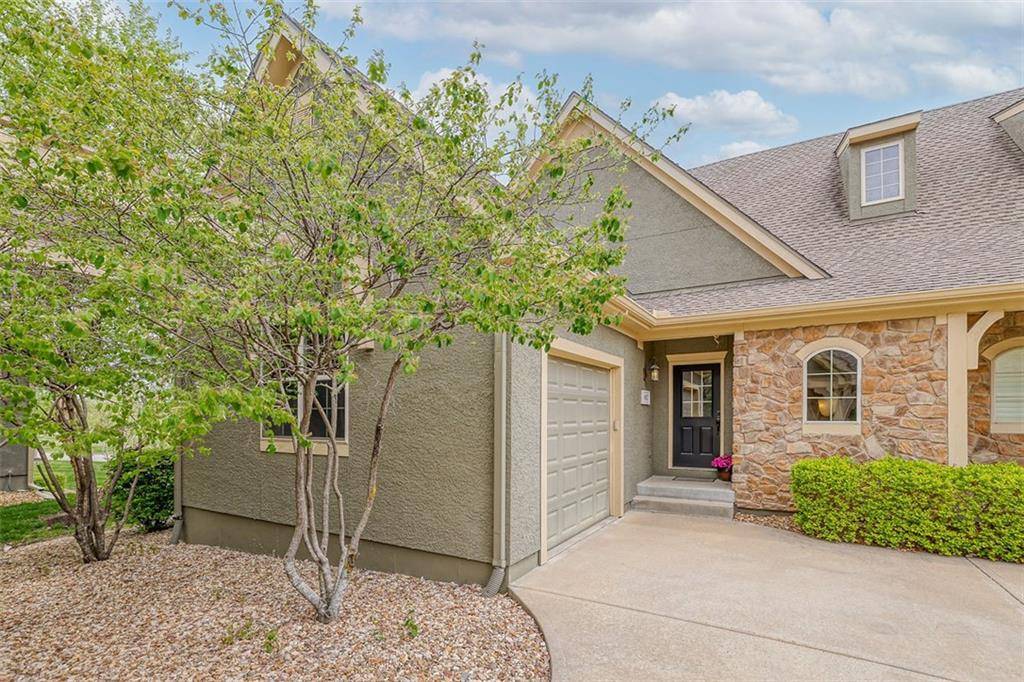 14807 Meadow LN, Leawood, KS 66224