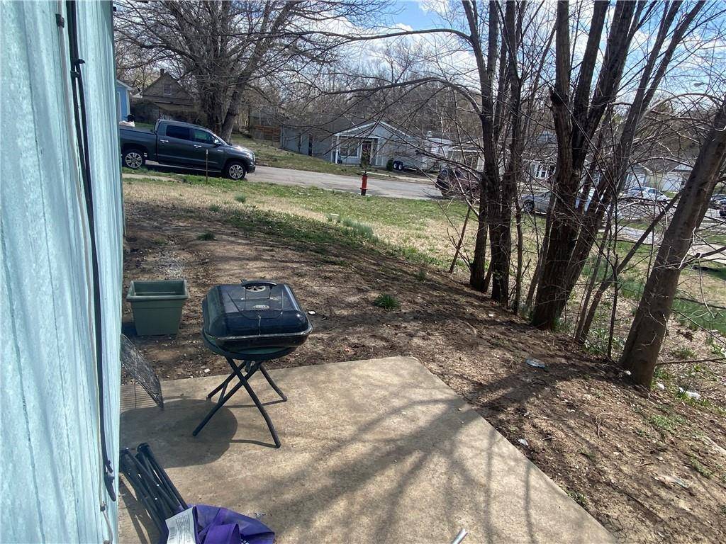 2816 Kensington AVE, Kansas City, MO 64128