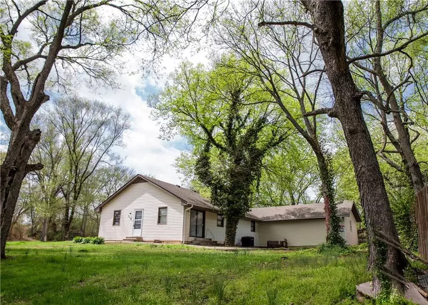 210 N Louisa ST, Williamsburg, KS 66095