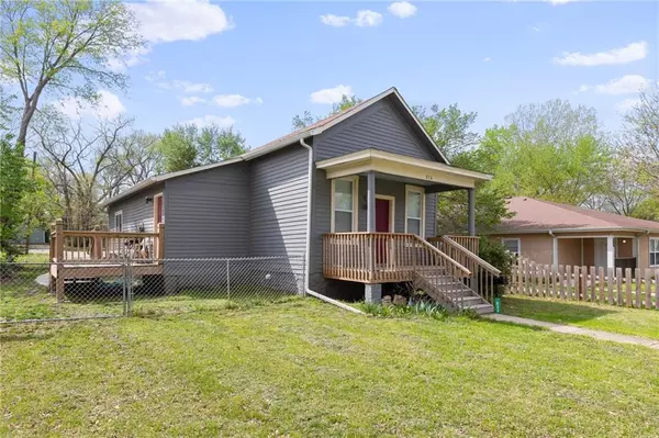 838 S Oak ST, Ottawa, KS 66067