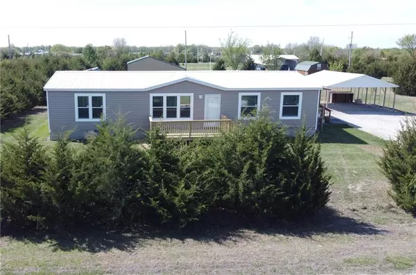 165 Bald Eagle DR, Linn Valley, KS 66040