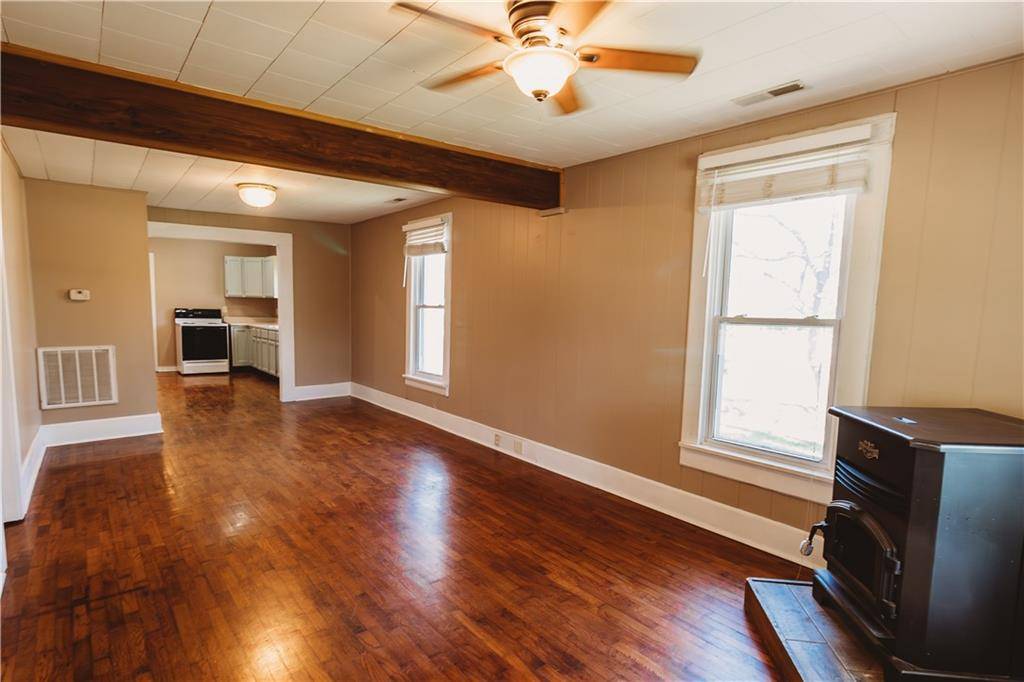 Osawatomie, KS 66064,302 Pacific AVE