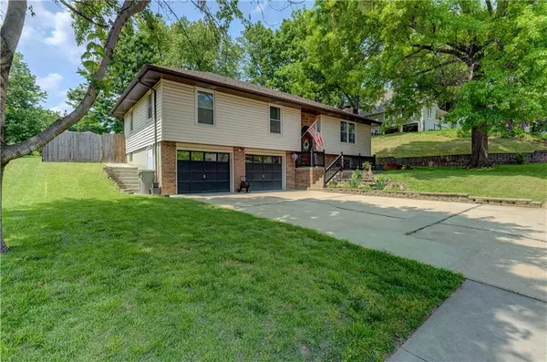 Weston, MO 64098,613 Cherry ST
