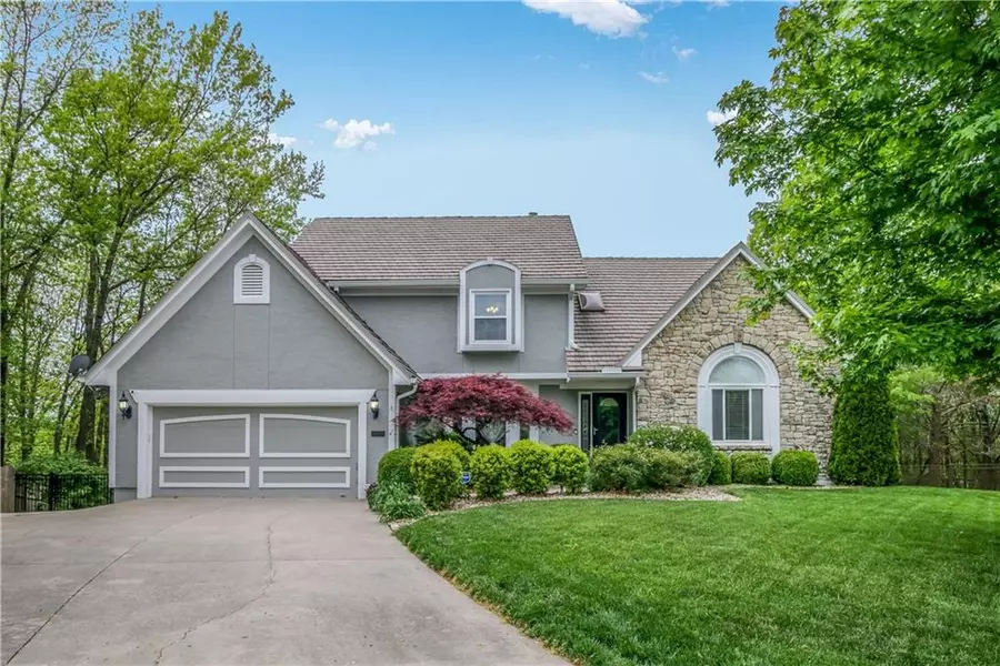 5279 NE Ash Grove CT, Lee's Summit, MO 64064