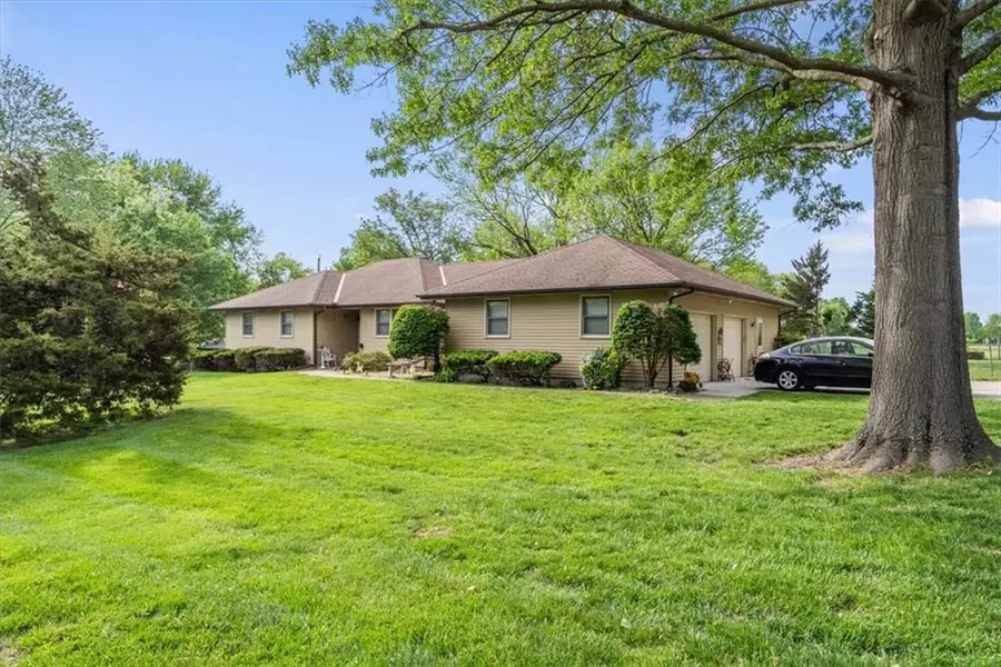 1801 W Main ST, Greenwood, MO 64034