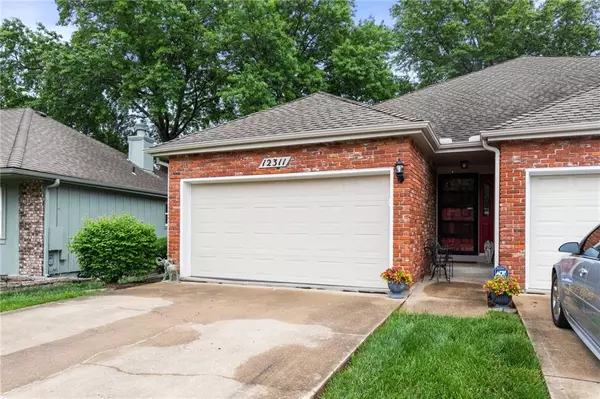 12311 W 105th TER, Overland Park, KS 66215