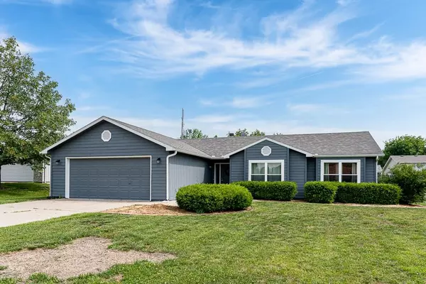 492 E 12th ST, Tonganoxie, KS 66086