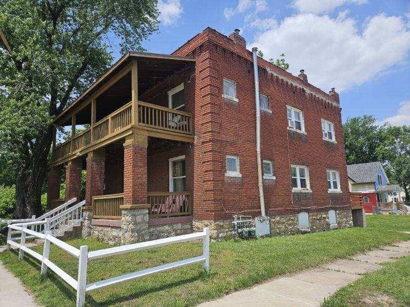 2416 E 22nd ST, Kansas City, MO 64127